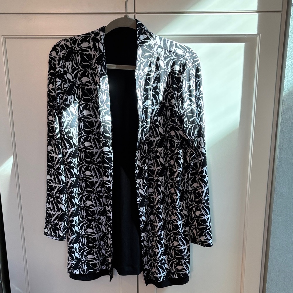 TravelSmith 4 Piece Black & White Set Pants, Skirt, Top Jacket Sz S - Picture 3 of 10
